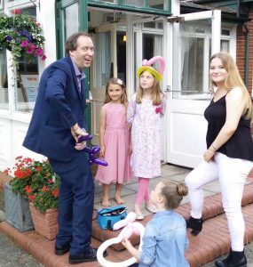 balloon modelling magic show children